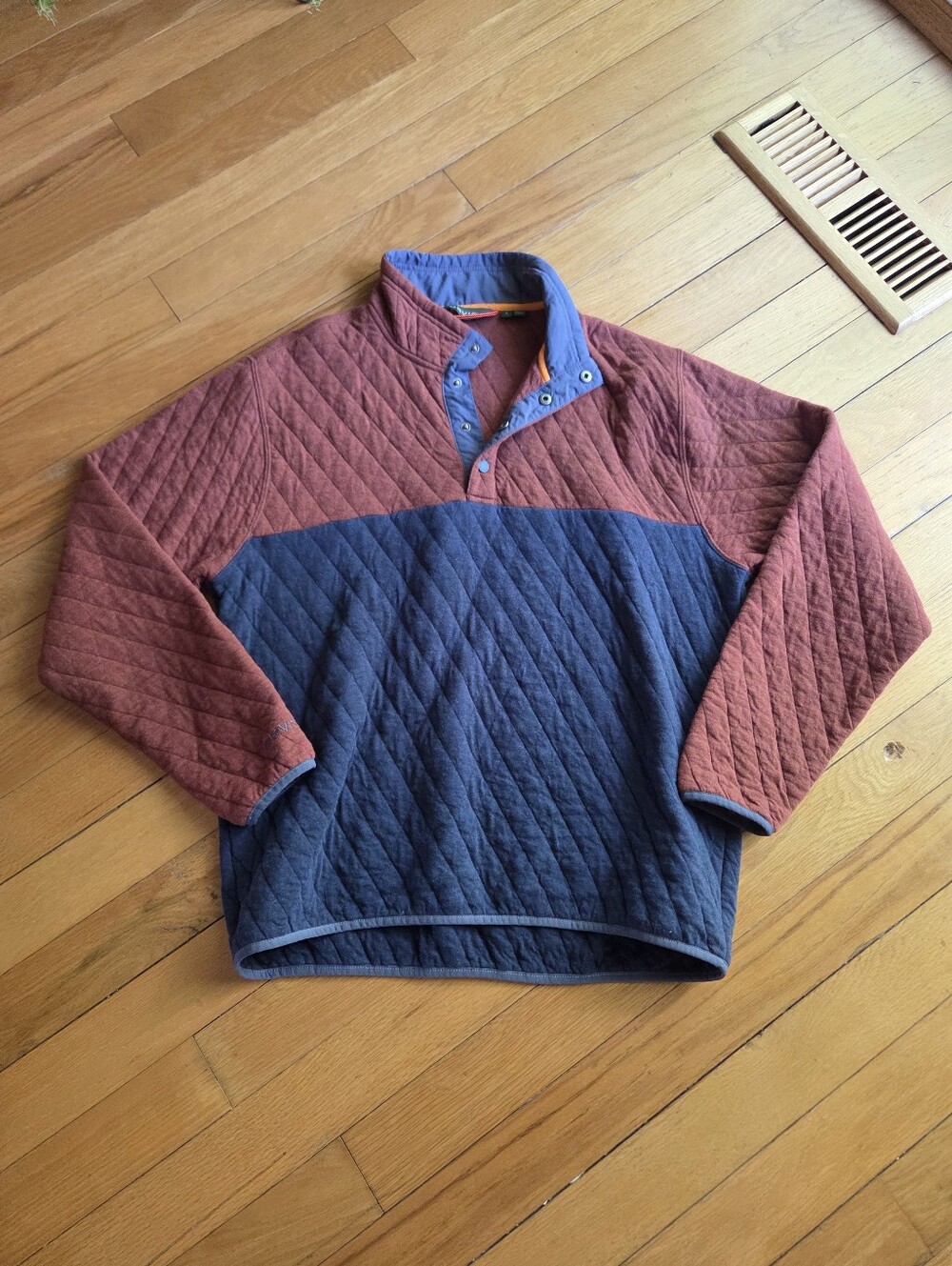 Orvis Quilted Pullover in Rust and Navy Mens Large